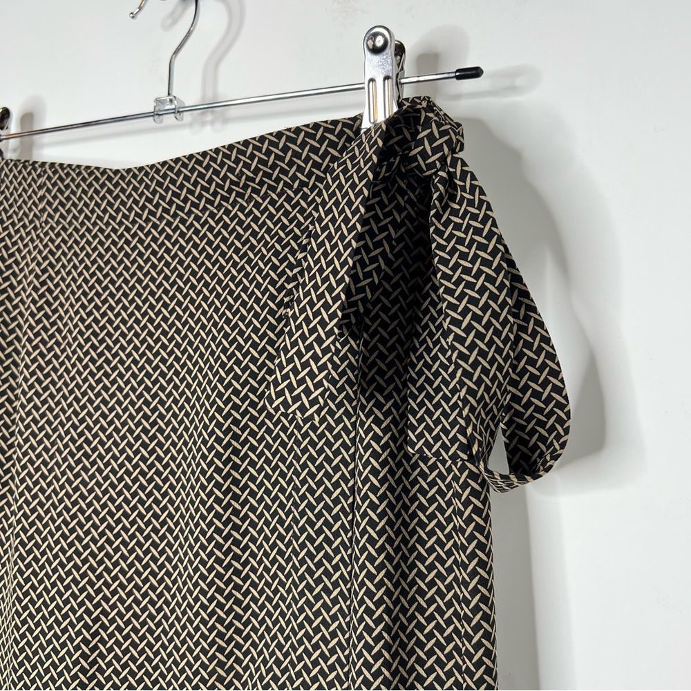 Banana Republic Wrap Skirt Midi Length Size 2 Black and Tan Patterned